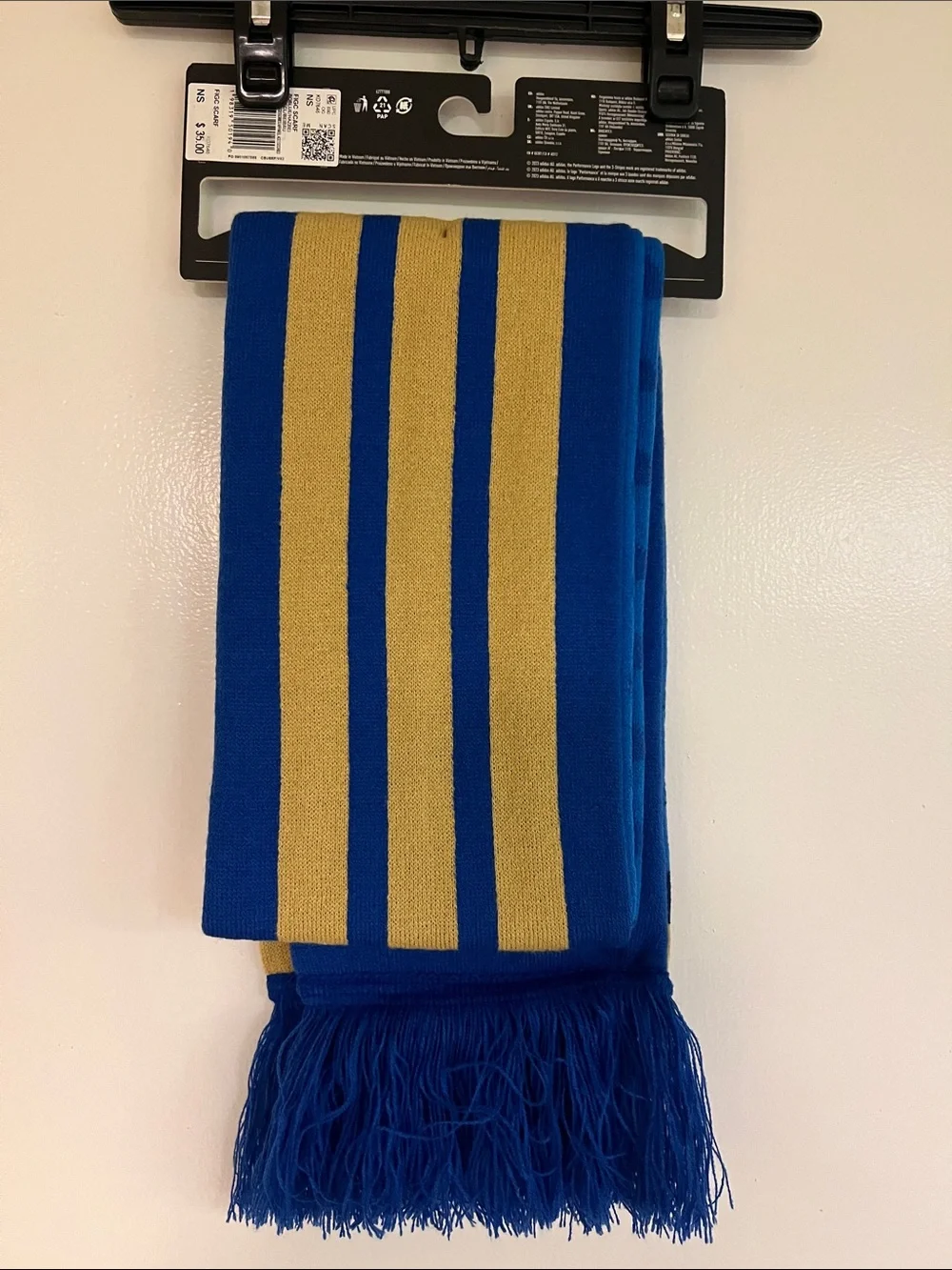 2 Adidas Italia Men’s Scarfs NWT
